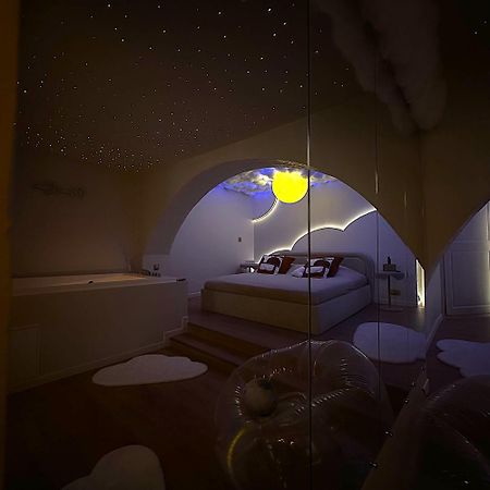 Moon Room, Nuit Insolite - Ollioules Toulon Var المظهر الخارجي الصورة