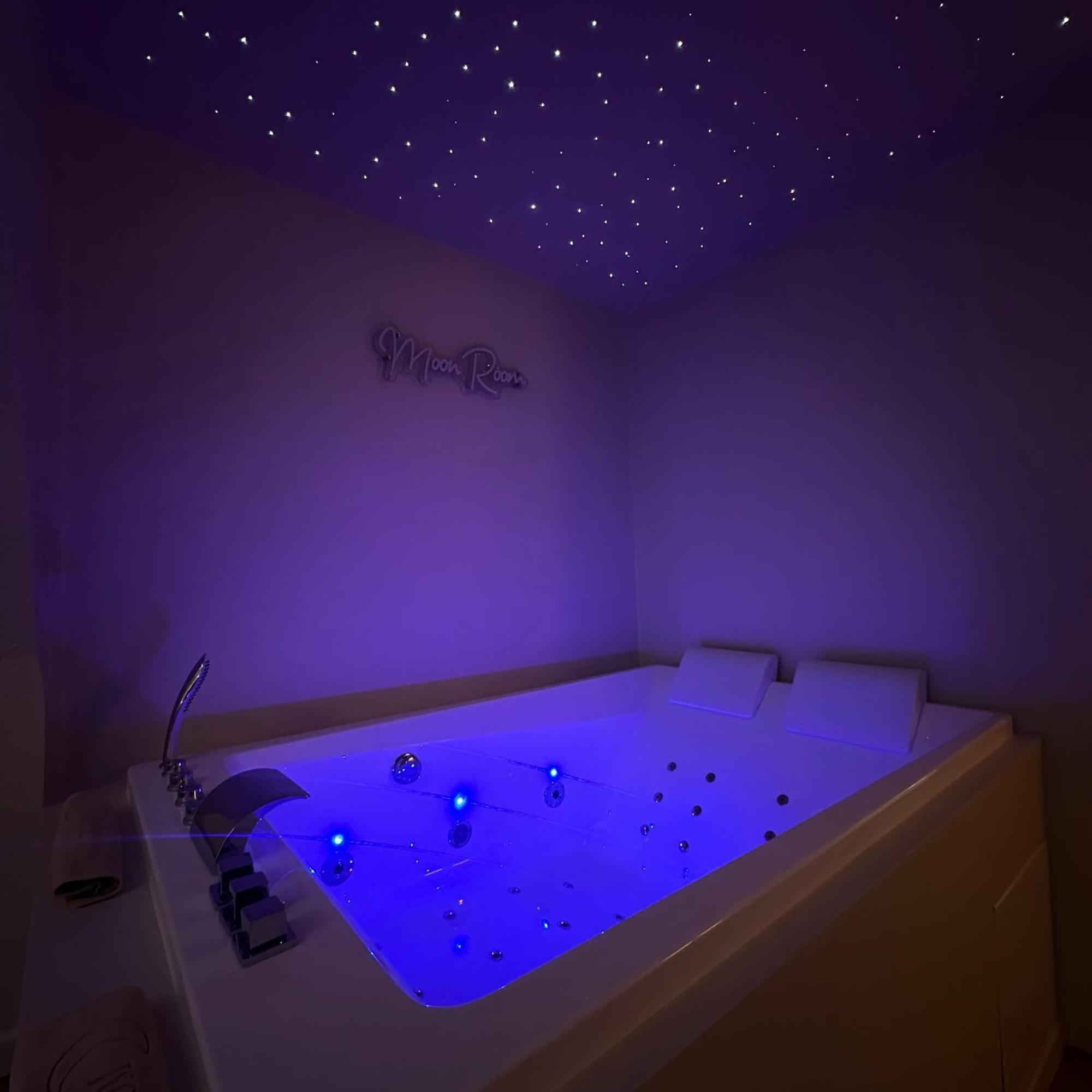 Moon Room, Nuit Insolite - Ollioules Toulon Var المظهر الخارجي الصورة